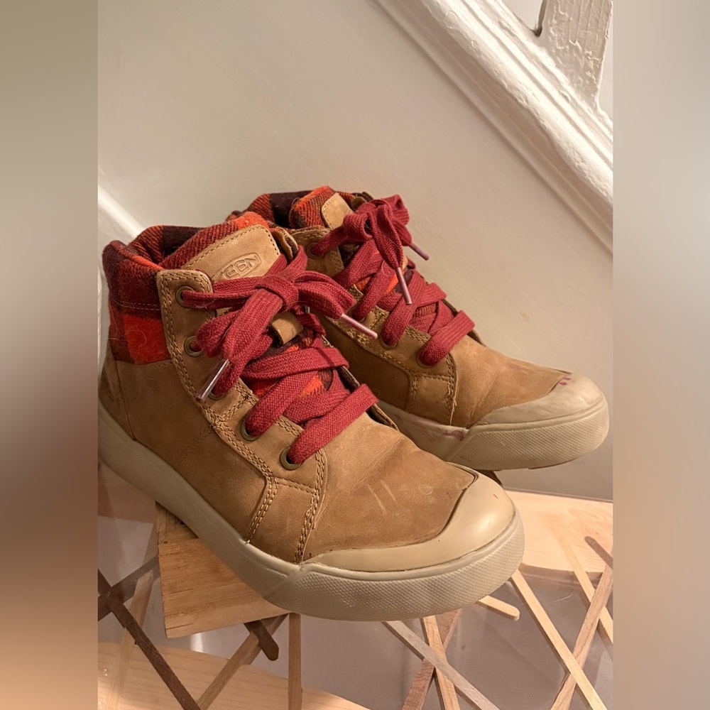 Keen Tan Brown Boots with Red Laces and Plaid Collar
